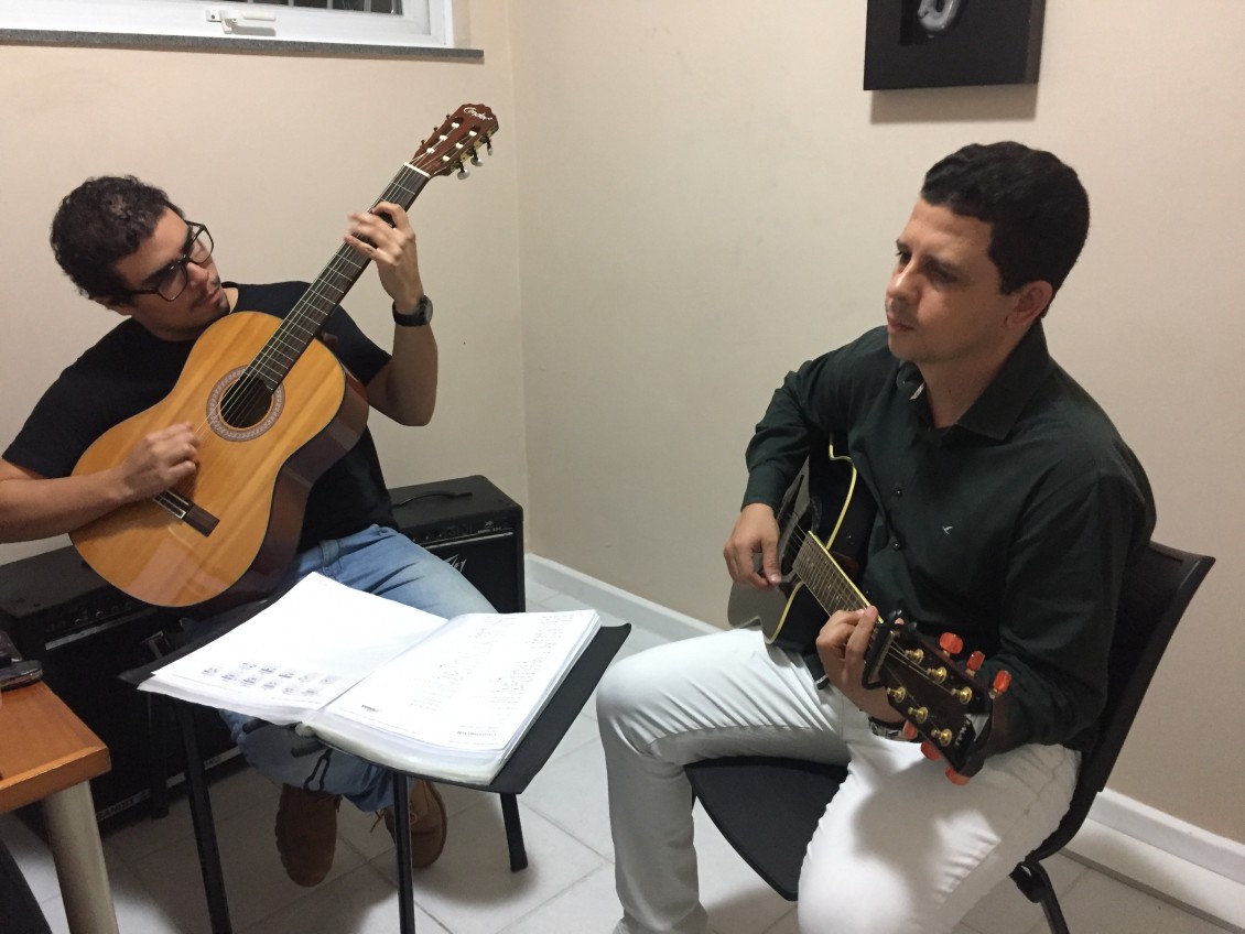 Aula de violão na EMURP